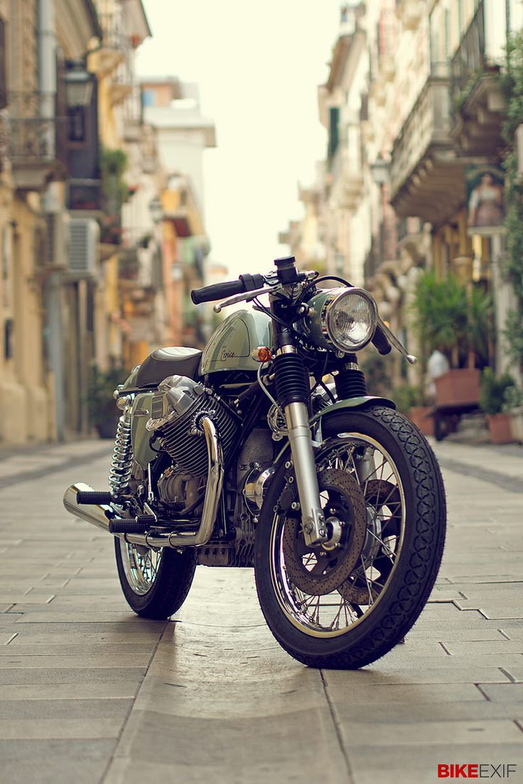 Motorcycle - photo