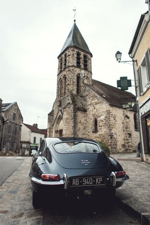 Retro car - fascinating photo