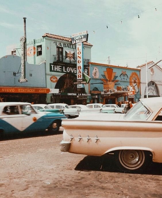 Retro car - fascinating photo