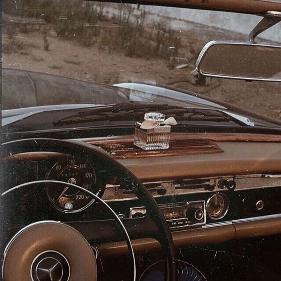 Retro car - irresistible photo